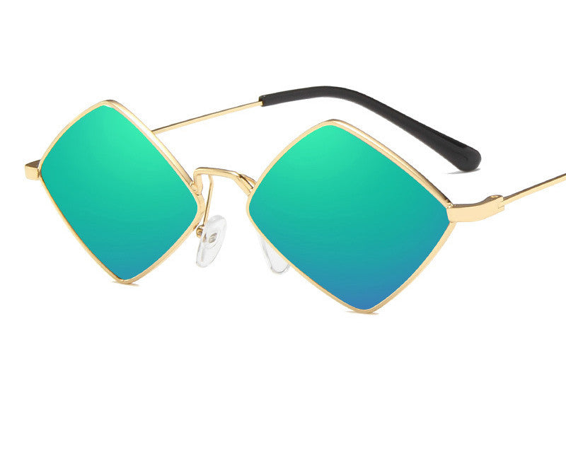 Spectacles On Retro Style Diamond Shaped Sunglasses