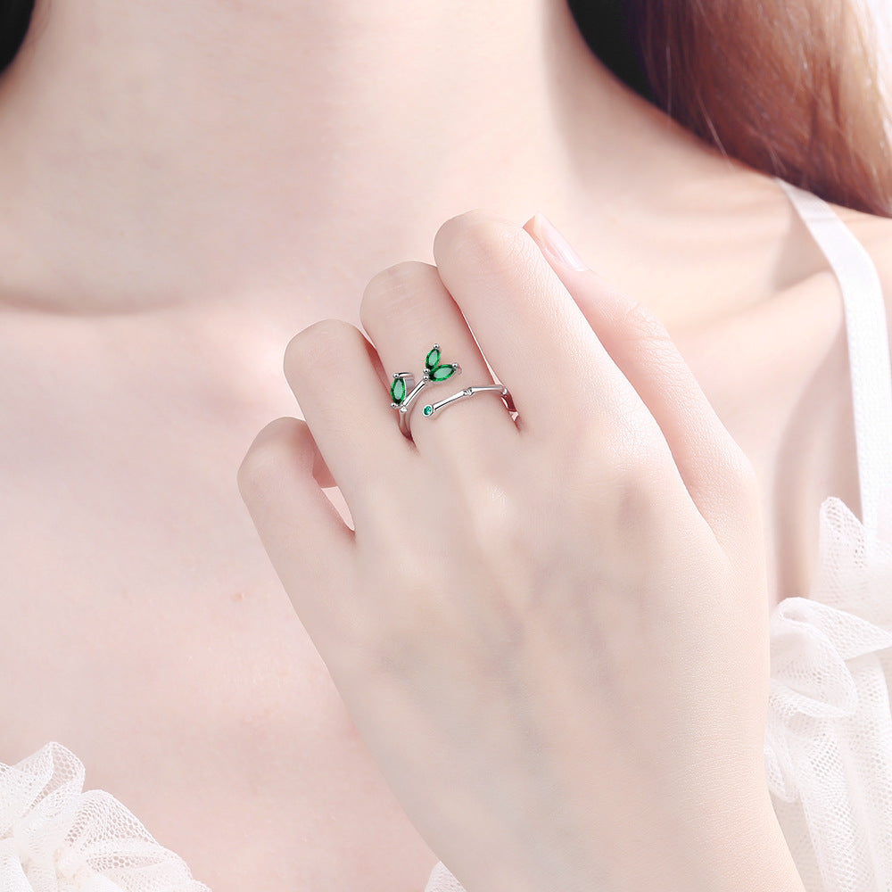 Statement Lady Green Leaf Stud Fashion Ring